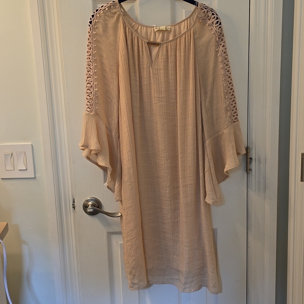 Women's Beige Dress NWT Size M (Bin #14)